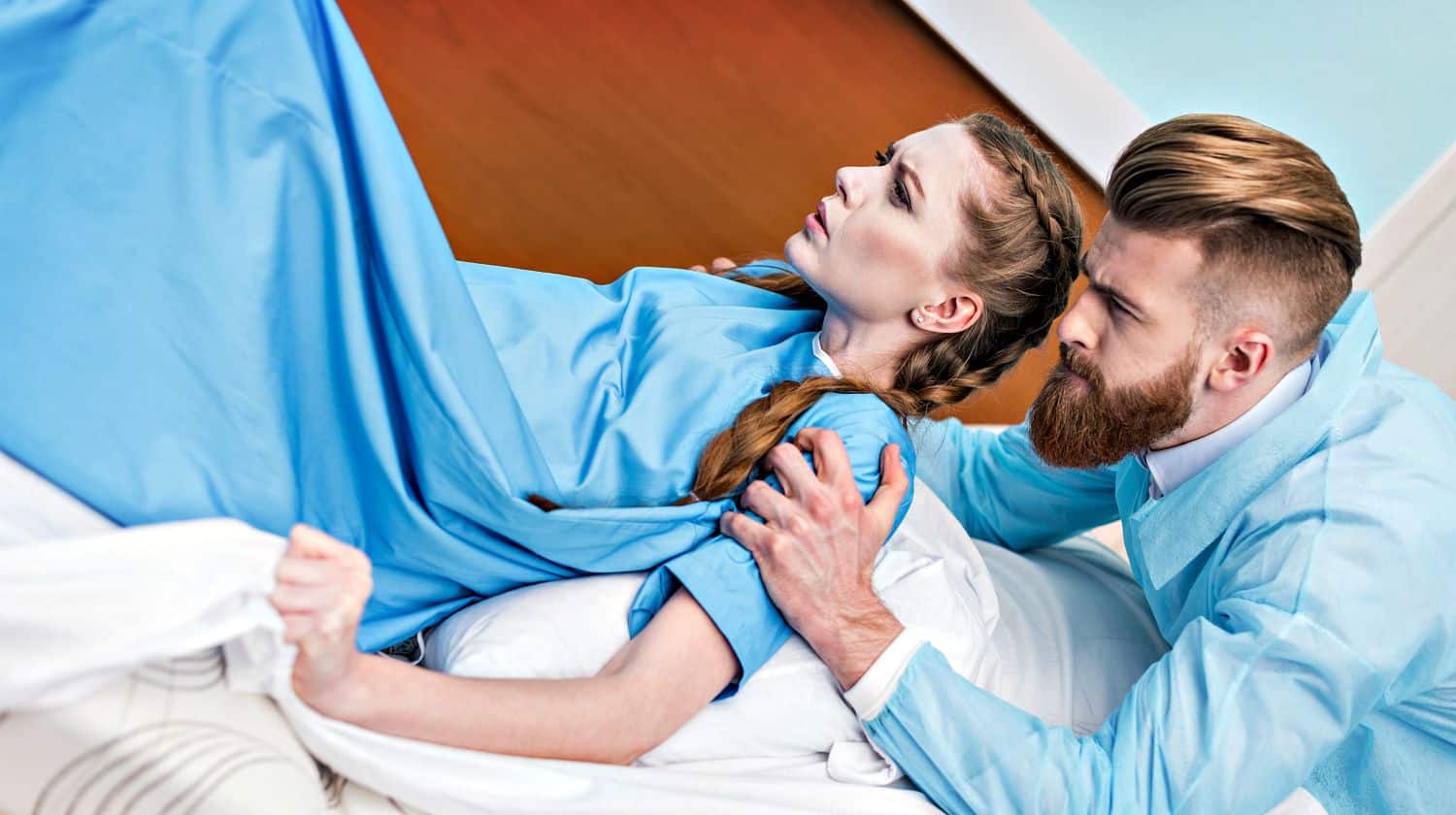 Feature | Woman giving birth in the hospital with her husband | Vaginal Birth: What To Expect